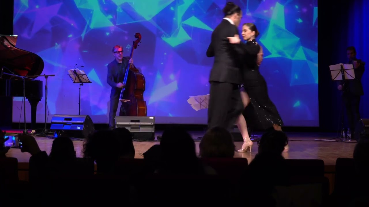 Ali Alper Özdemir & Emine Tezgin Özdemir  (1/2)