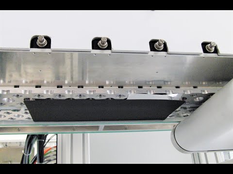 電極板を超低摩擦搬送！リチウムイオン電池の異物対策 革新技術 │ 超音波振動する吸着板で正極板・負極板を非接触浮上＆吸着搬送する唯一無二の技術です。非接触・微接触で搬送することにより、活物質塗工面からの粉塵脱落を低減し、粉塵による設備汚染・粉塵再付着・歩留まり低下・清掃メンテナンス頻度を低減します。
