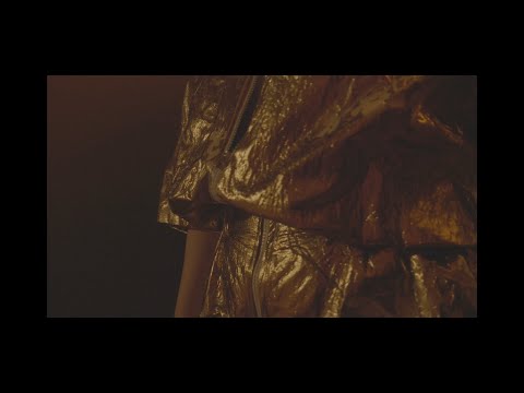 Astrid & The Scandals - Črno pero (Official Music Video)