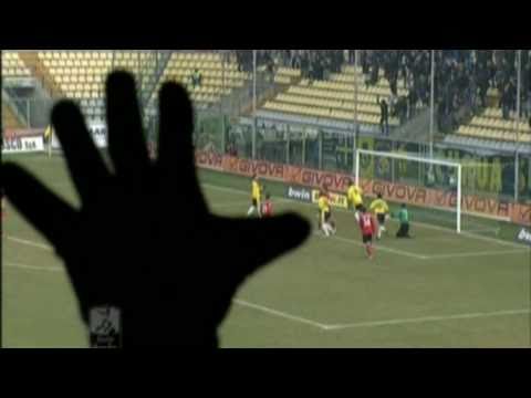 Modena-Novara 2-1 - CRISTIAN PASQUATO punizione magistrale - Radiocronaca di Livio Forma (8/1/2011)