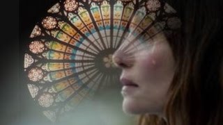 La Fille Dans L'Eglise Lyrics English Translation