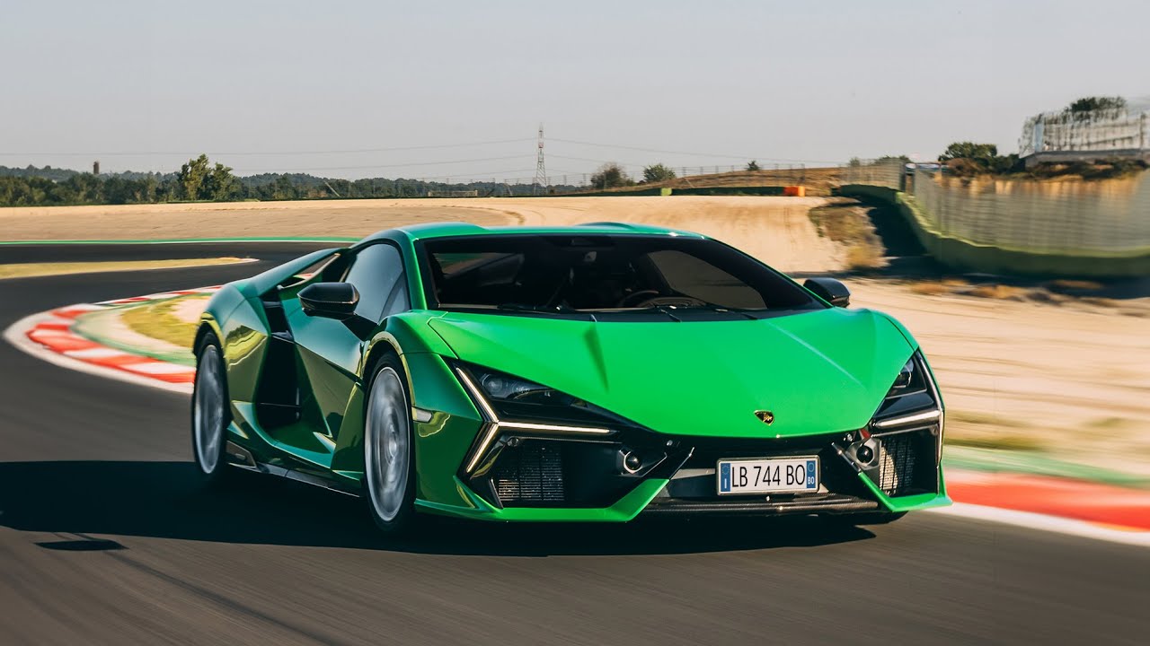 Lamborghini Revuelto