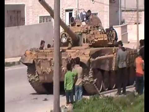 تحضير احدى دبابات الجيش الحرقبل اقتحام حواجز وادي الضيف