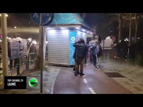 Top Channel/ Protesta e PD, momenti i plotë kur Nallbati goditet gjatë përplasjes me policinë