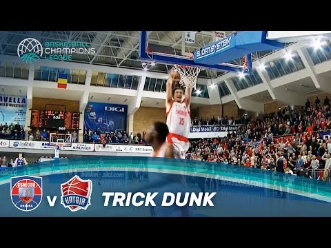 Zeno & Denison with a beautiful trick dunk - although the game is over! 😂