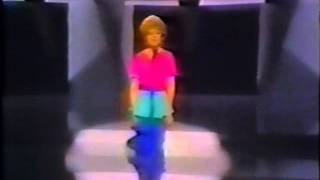 Elaine Paige sings 'Nothing' from 'A Chorus Line' -1982