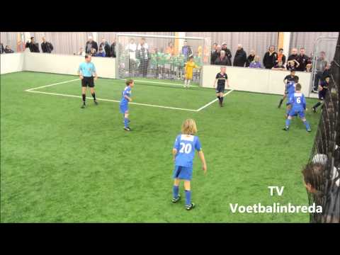 Voetbalinbreda: PSV F1 Livano Comenencia  in actie tijdens indoor U9 Cup Breda