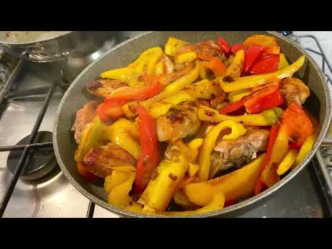 Pollo alla birra con peperoni in padella