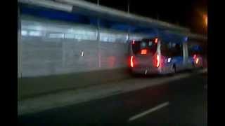 preview picture of video 'Passageiro saindo do BRT pelo local errado. Grande Risco de Vida.Estação Curral Falso'