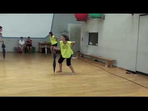 Gebeugtes Gehen nach vorne- Gruppe (8)