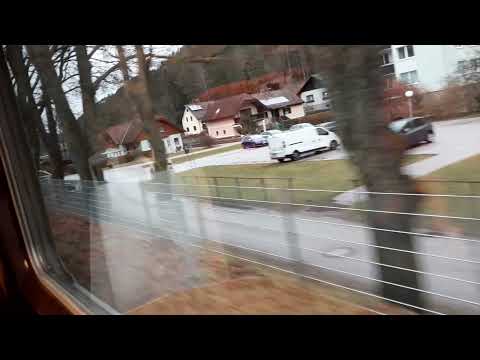 ÖBB 5047 056 6 am Weg nach Wr. neustadt Hbf verlässt den Bahnhof Gutenstein um 15:54 am 30.12.2021