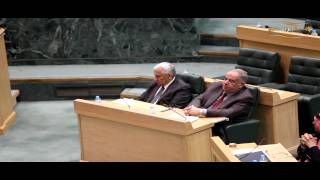 النسور يصلي اثناء مناقشة استيراد الغاز من اسرائيل