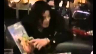 Michael Jackson  "I SAW MOMMY KISSING SANTA CLAUS" Christmas neverland ڿڰۣڿڰۣ