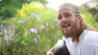 Download lagu Sholawat Kopi Live Accoustic Version by Mustafa Debu mp3