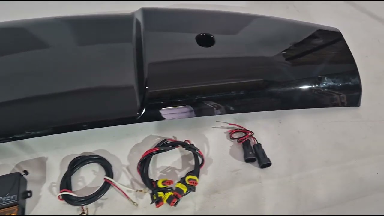 Land Rover Defender 2019- гг. Козырек лобового стекла с 2 LED Video 1