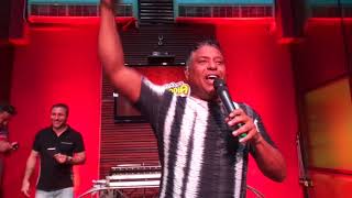 stevie b: pump that body / running back / funky melody / i need you (abertura do show)
