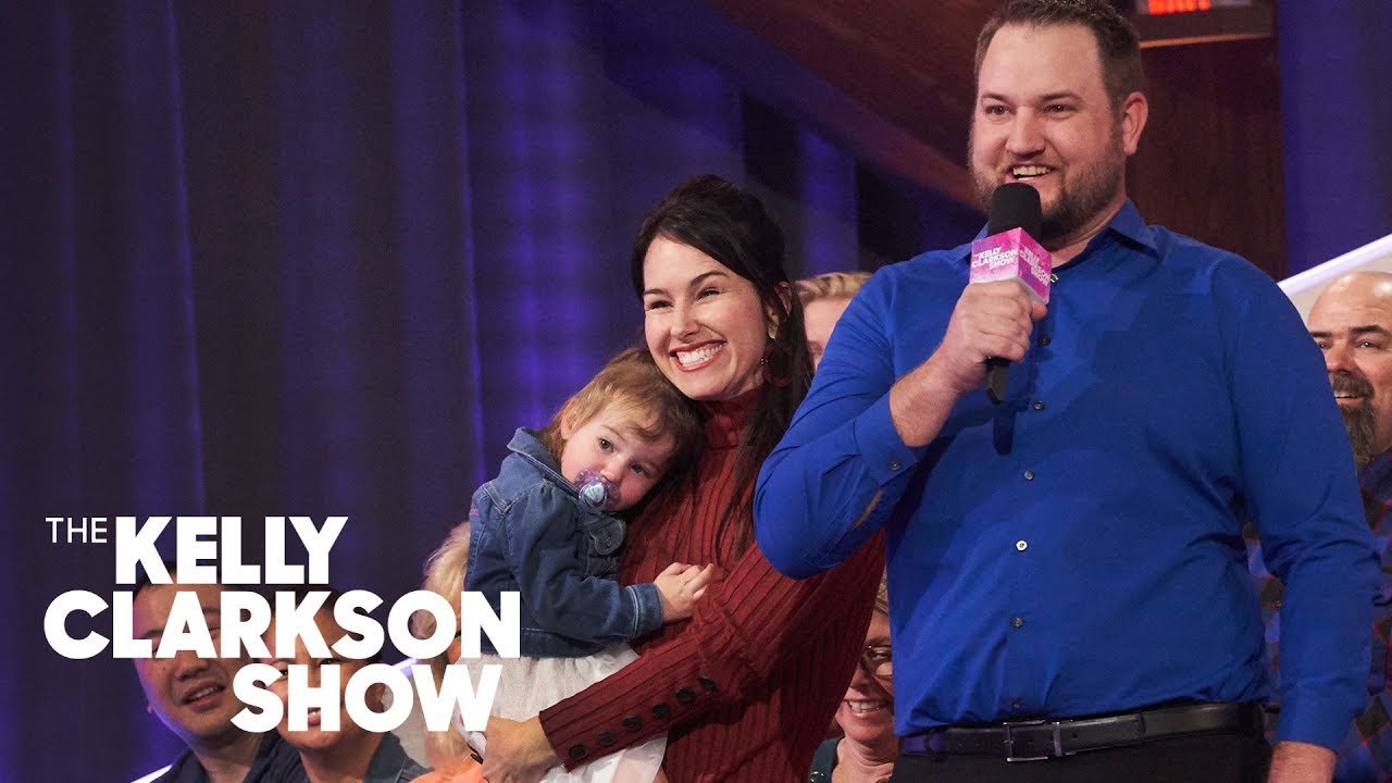 Garth Brooks Meets The Baby Whose Gender Was Revealed During One Of His Concerts