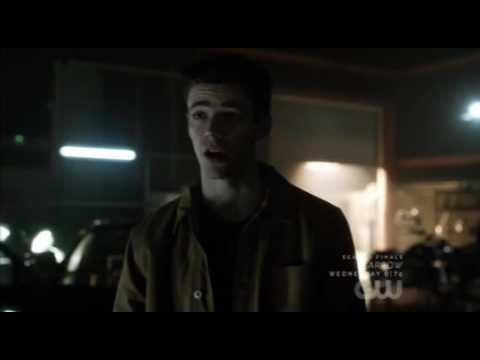 The Flash 3x23 Barry talks to Savitar