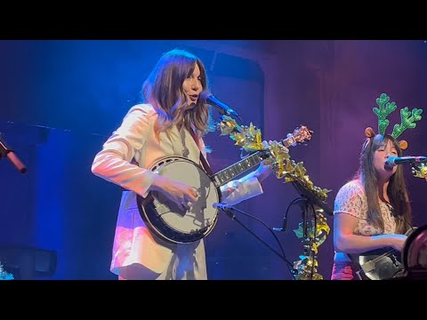 "Weary Lonesome Blues" Molly Tuttle w/The Tuttles & AJ Lee at The Guild in Menlo Park Calif 12/21/24