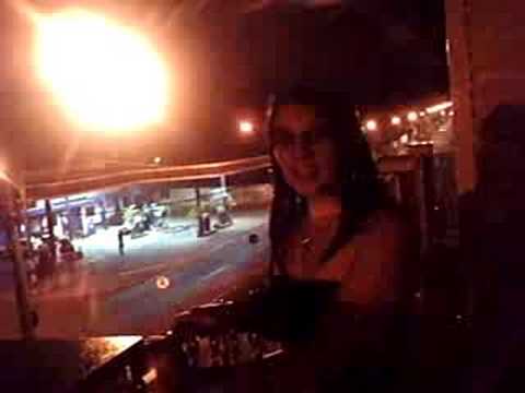 Elisaa! cantando Call Me When You're Sober