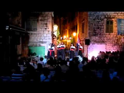 FDK Omiš 2011 - ž. klapa TIRAMOL - Spavaš li, zlato moje.wmv