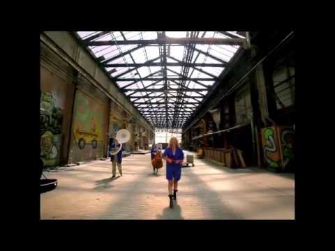 Tessa Boomkamp - 'Everything About You', female drummer/singer's new single