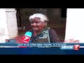 குடிசை வீட்டில் வசிக்கும் இந்திய கம்