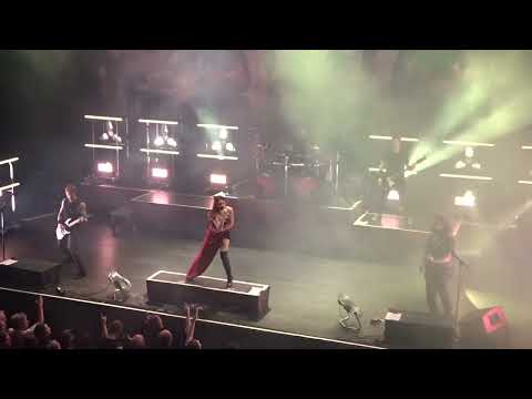 Beyond the black live tivoli Utrecht 6-11-22.