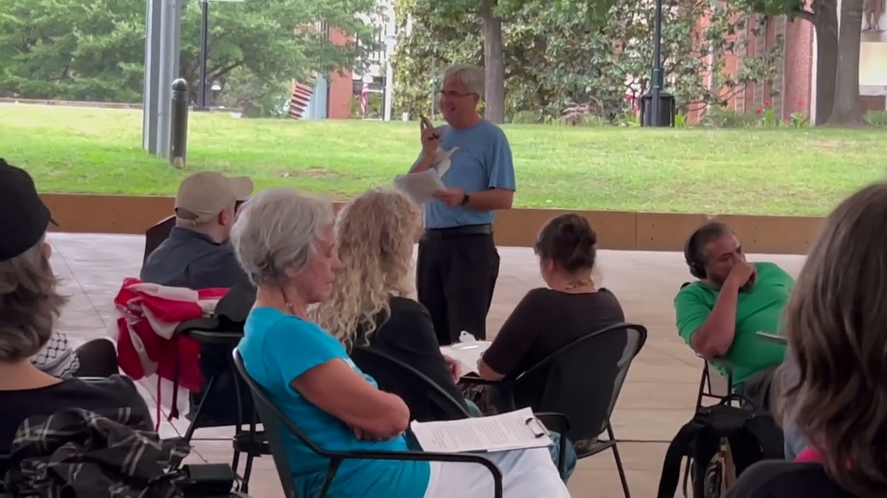 David Swanson at peace rally