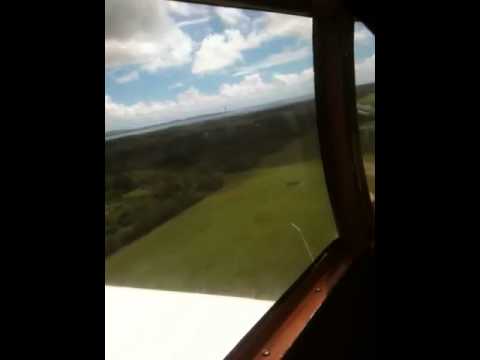 Avião de 6 lugares pousa no aeroporto de Tinian