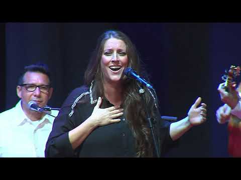 Argentina, Cantaora Flamenca y Eliades Ochoa, Sonero Cubano por primera vez juntos en un escenario.