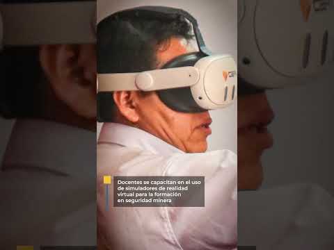 DOCENTES SE CAPACITAN EN EL USO DE SIMULADORES DE REALIDAD VIRTUAL