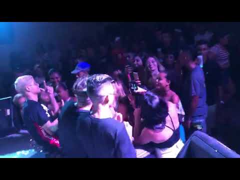 Desfaz essa carinha bebê ao vivo (mc Princy)