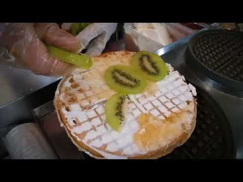 Fruit cream waffles - Korean street food