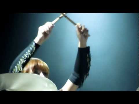 [121225] BrowneyedGirls concert "Tonight 37.2℃" - Narsha drumming "We Will Rock You"