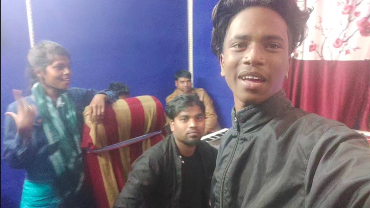 Gaon mein enjoy kar rahe hain maa Baba log 2020 Oraon Kurukh geet 😄😄🌷🥀🌹