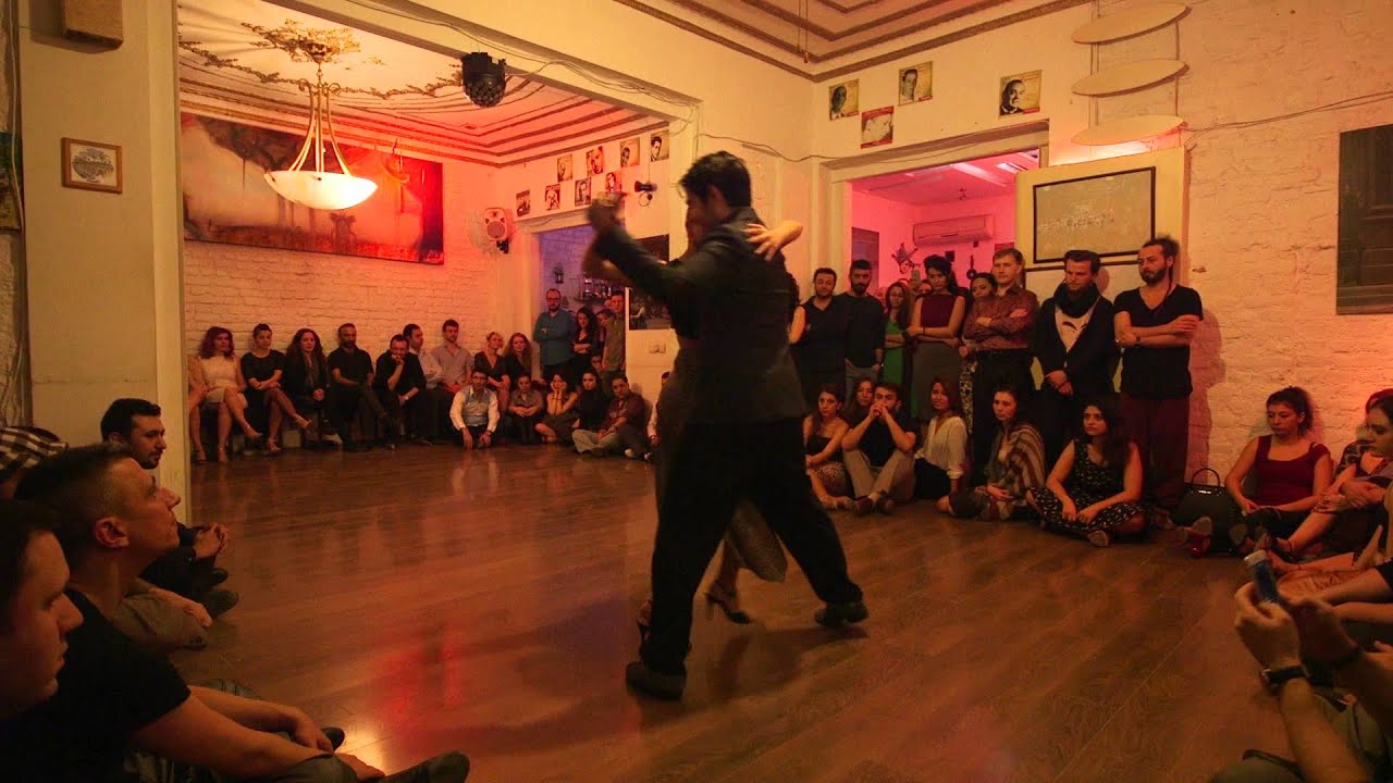 Ece Ulus + Emre Eroğlu - Social Divas @333