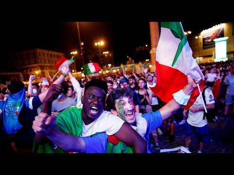 2:1 für Italien - Jubel bei den Fans in Rom