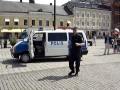 Swedish policeman dancing - polis dansar på ...