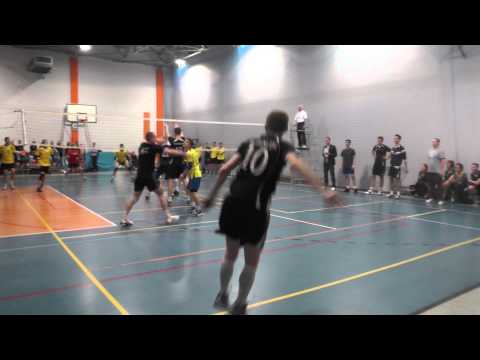 Piłka meczowa SKP BARTOSZ - ORZEŁ BĘBŁO 2 : 1 (25:22; 23:25; 15:10)