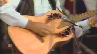 Glen Campbell &amp; Carl Jackson Play &quot;Dueling Banjos&quot; (1986)