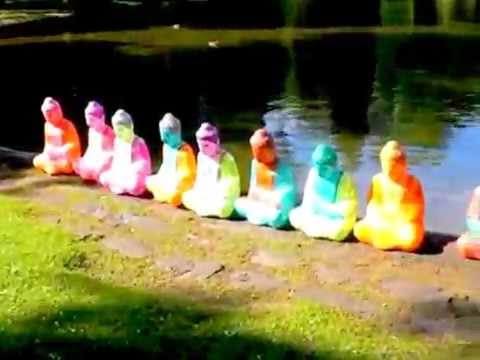 „Floating Buddha" Eneida Pérez de Lücke Volksgartenweiher, 3. Mai 2014