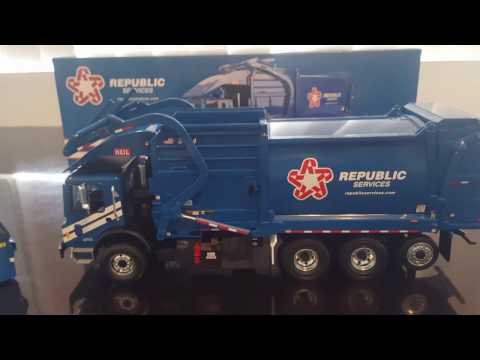 First Gear Garbage Truck Republic Services Unboxing in 1/34 scale