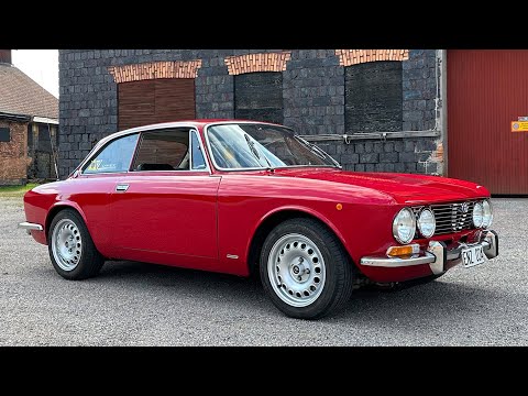 Alfa Romeo 2000 GTV from 1972 – Classic Car Designed by Bertone