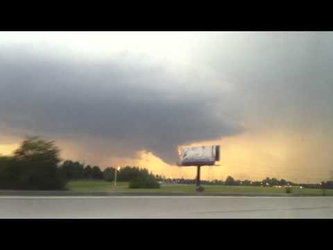 Hanging wall cloud - Northeast Shelby County, TN 05/25/2011