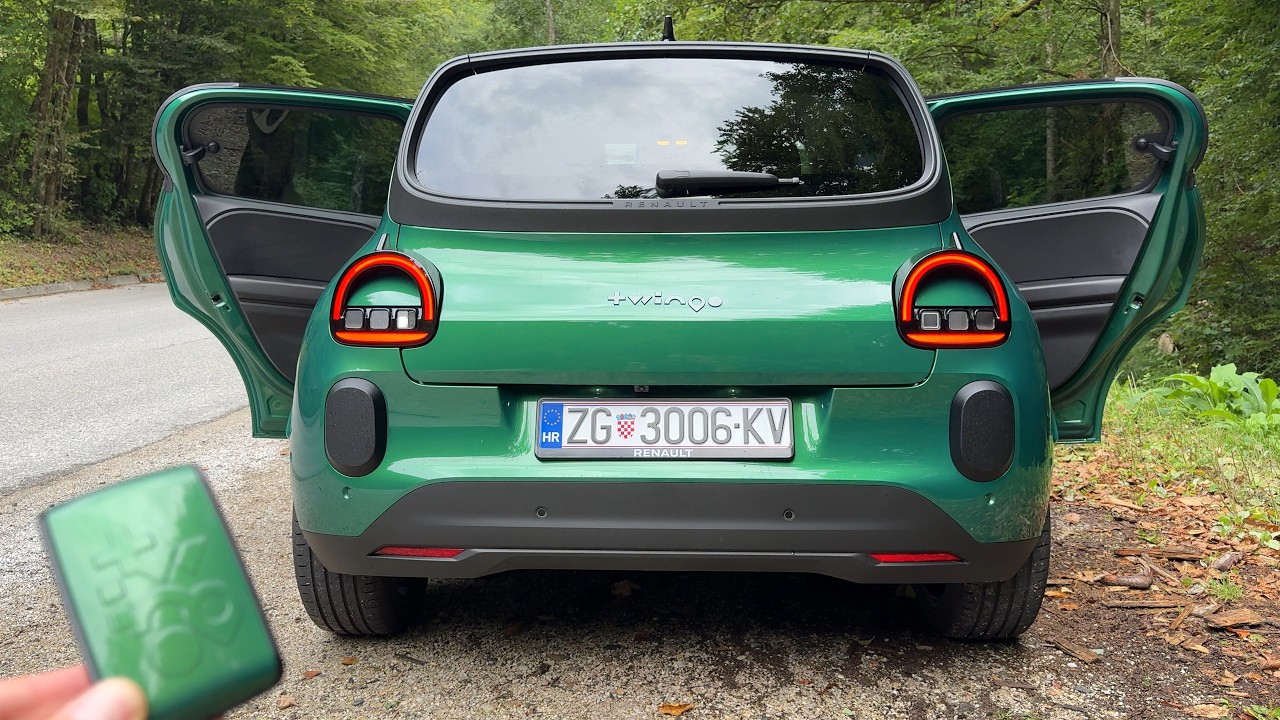 RENAULT TWINGO 2026 - PRACTICALITY, opening rear windows, innovative CENTRAL STORAGE area
