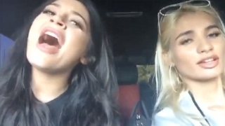 KYLIE JENNER AND PIA MIA Q&A/SINGING IN THE CAR (Full Snapchats Videos)