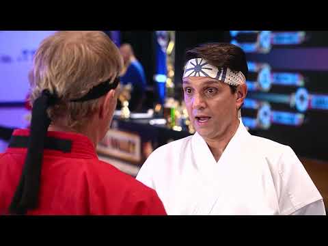 Daniel le pide ayuda a Johnny para la final.