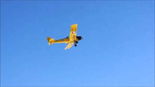 preview picture of video 'de Havilland Tiger Moth'
