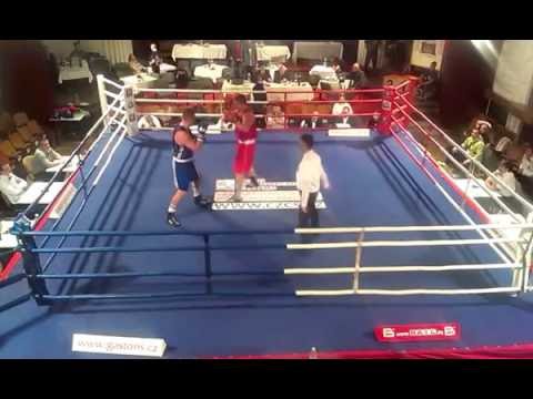 semifinále MCR boxu Jicin 7 12 2013 +91kg Dominik Musil vs Pavel Šour 3kolo1